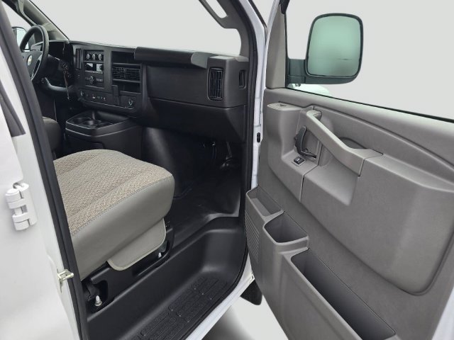 2025 Chevrolet Express Cargo 1WT - Photo 10