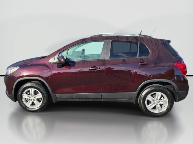 Used 2022 Chevrolet Trax LT with VIN KL7CJPSM8NB526825 for sale in Renton, WA