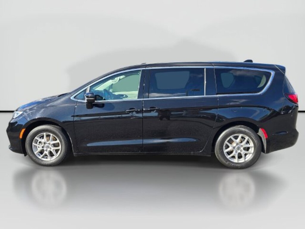 Used 2024 Chrysler Pacifica Touring L