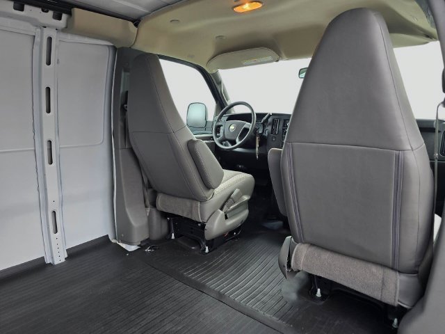 2025 Chevrolet Express Cargo 1WT - Photo 15