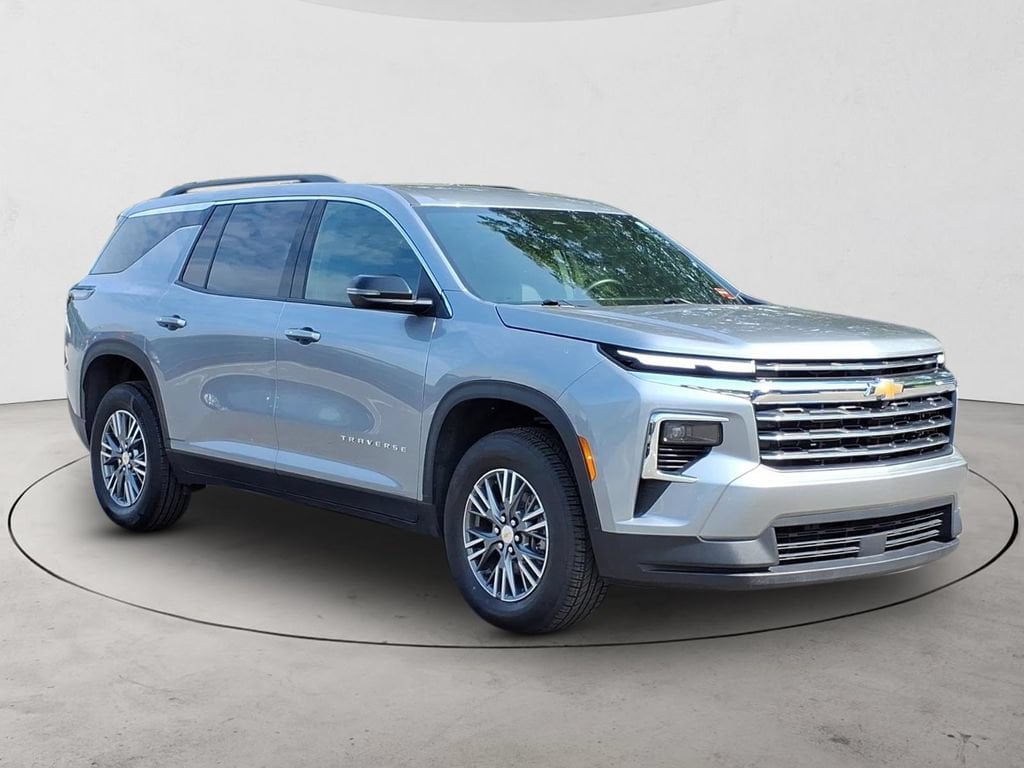 Used 2025 Chevrolet Traverse LT SUV