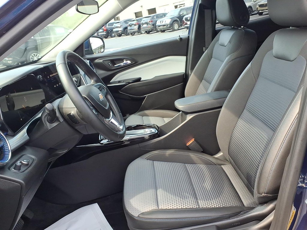 2024 Chevrolet Trax LT - Photo 35