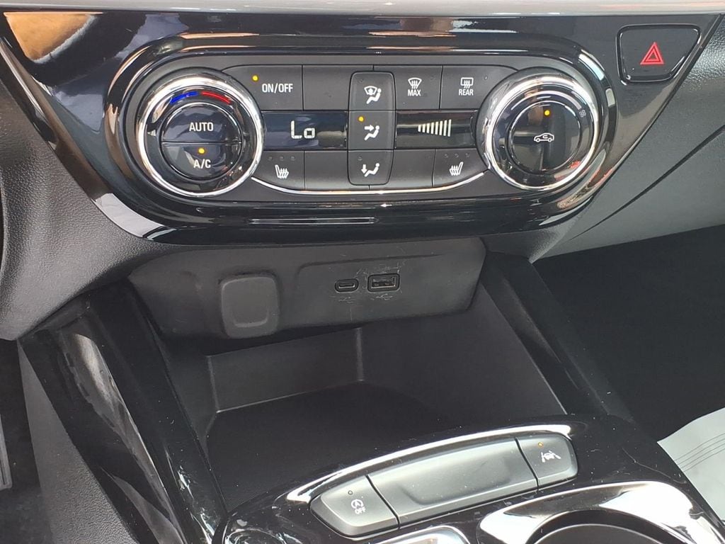 2024 Chevrolet Trax LT - Photo 18