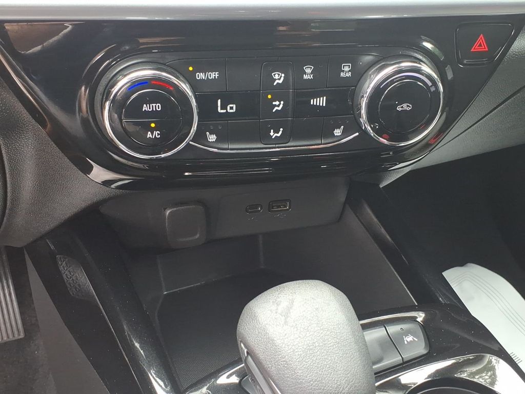 2024 Chevrolet Trax LT - Photo 42