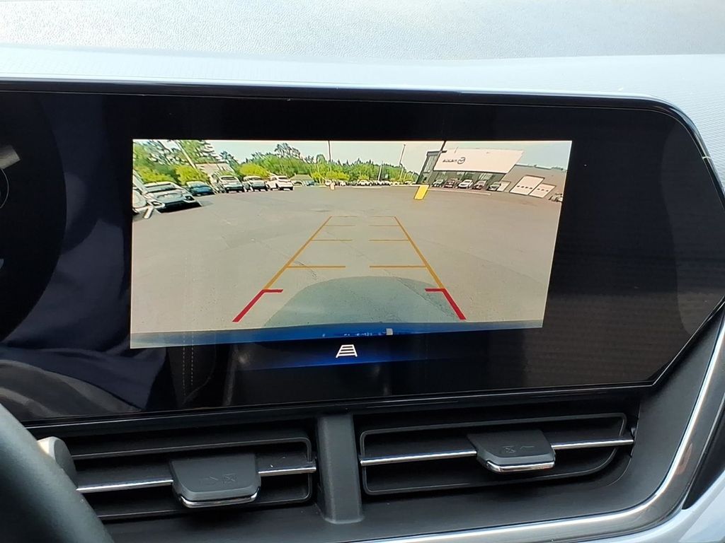 2024 Chevrolet Trax LT - Photo 22