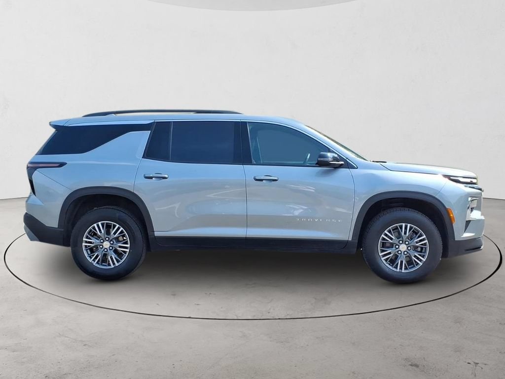 Used 2025 Chevrolet Traverse LT SUV