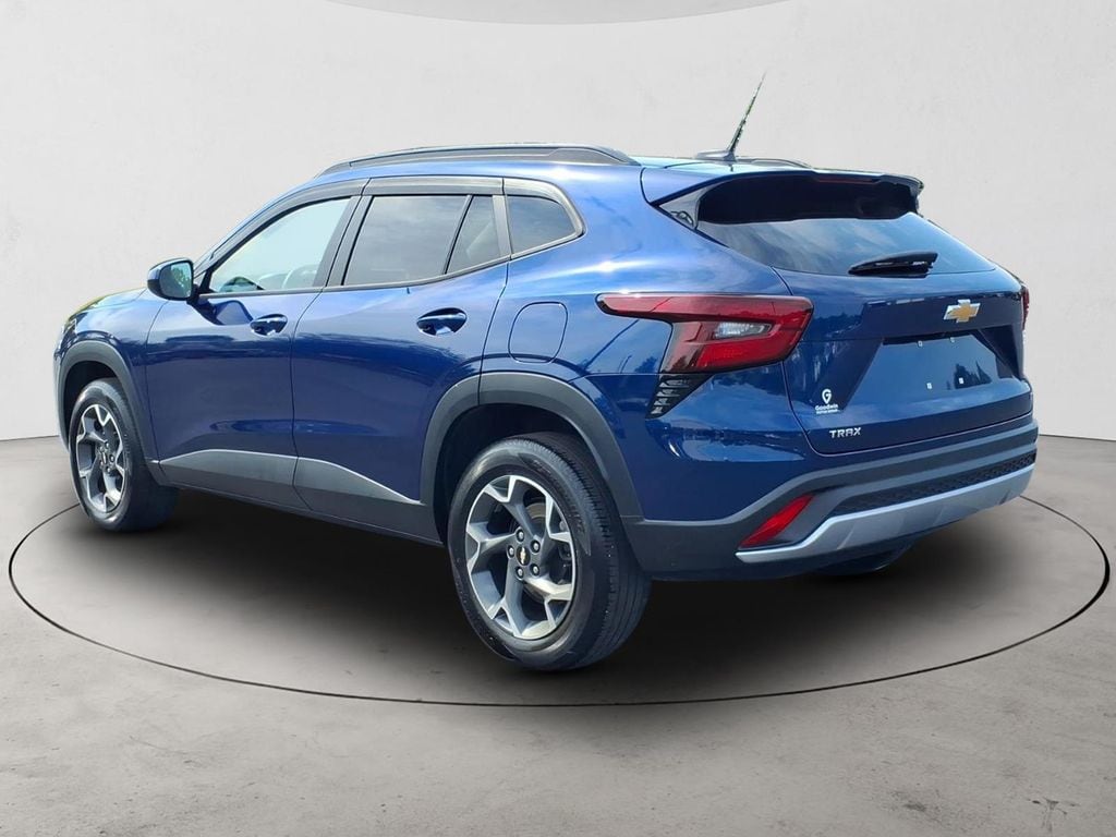 2024 Chevrolet Trax LT - Photo 7