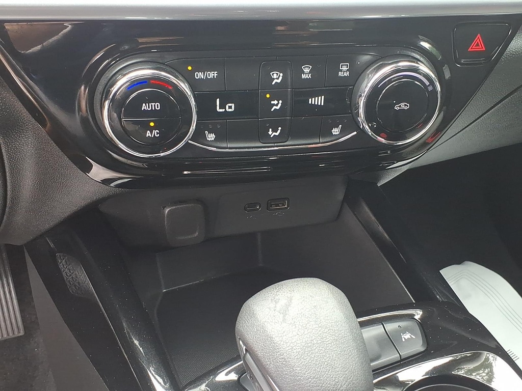 2024 Chevrolet Trax LT - Photo 18