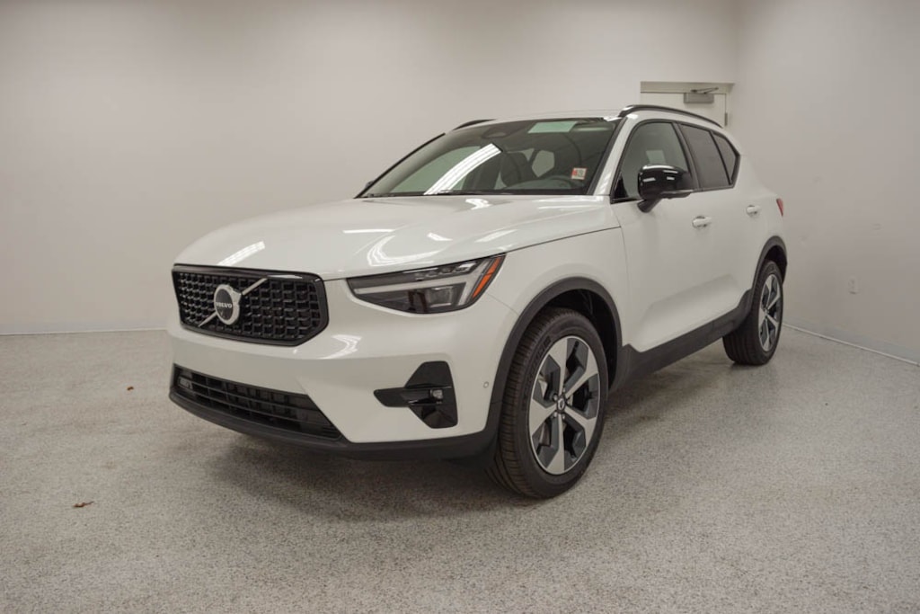 New 2026 Volvo XC40 B5 Plus SUV