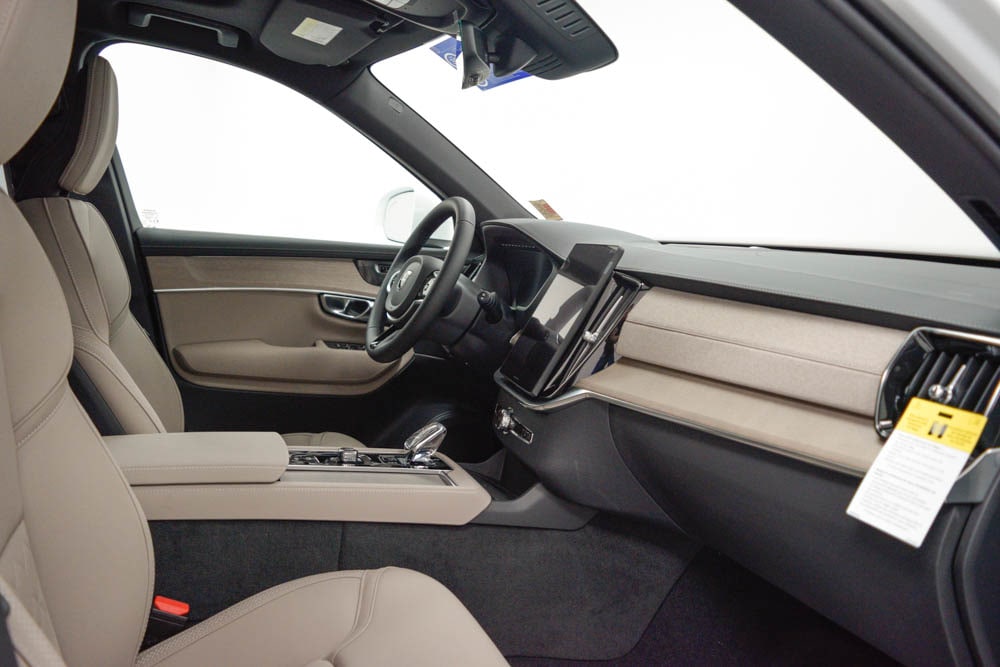 2026 Volvo XC90 Plus - Photo 21