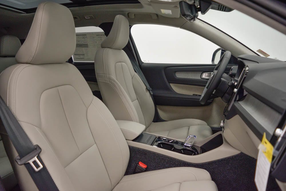 2026 Volvo XC40 Ultra - Photo 23