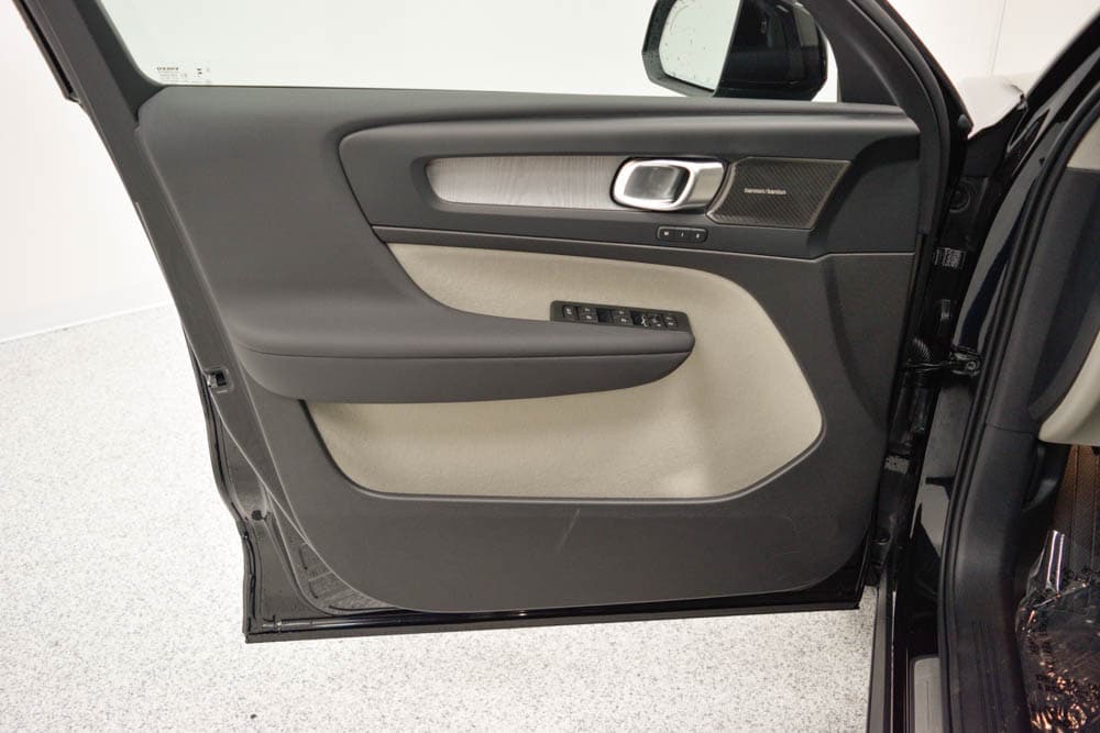 2026 Volvo XC40 Ultra - Photo 8