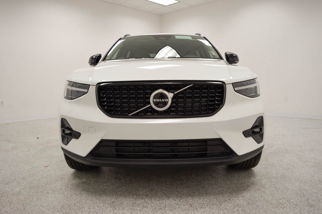 New 2026 Volvo XC40 B5 Plus SUV