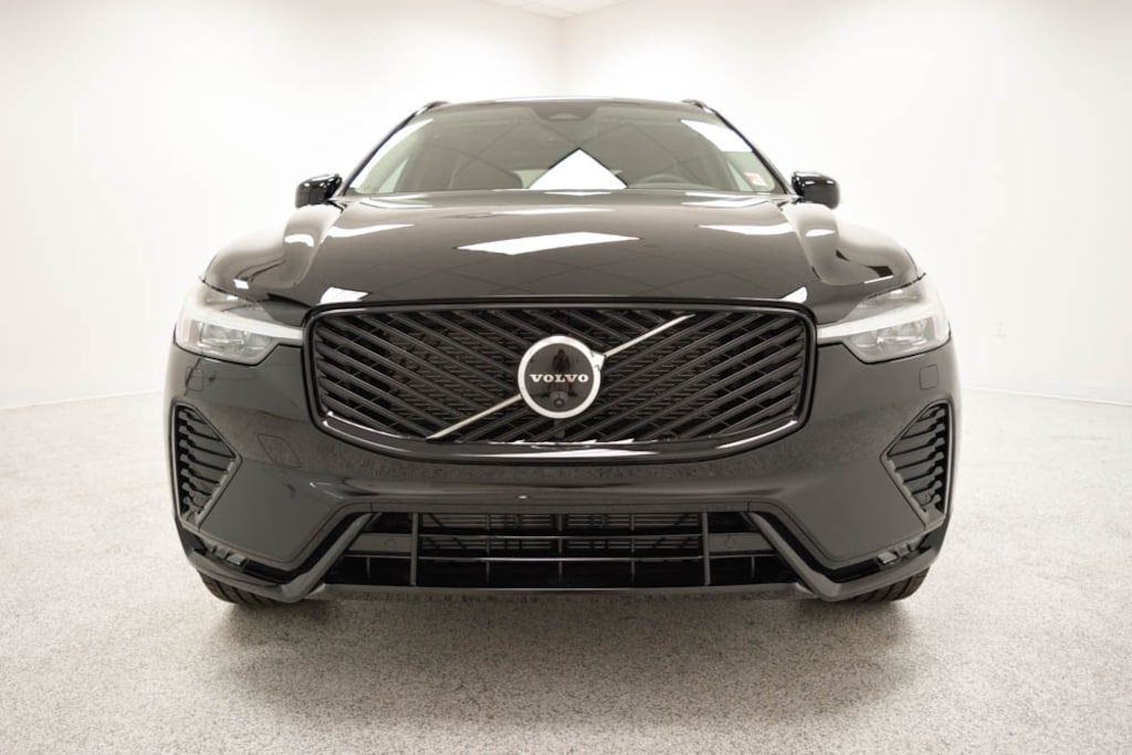 New 2026 Volvo XC60 B5 Plus SUV