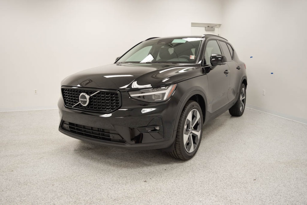 New 2026 Volvo XC40 B5 Plus SUV