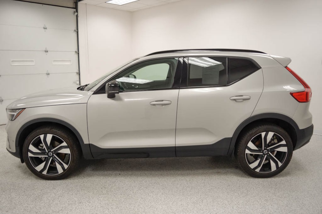 Certified 2023 Volvo XC40 B5 AWD Ultimate Dark SUV