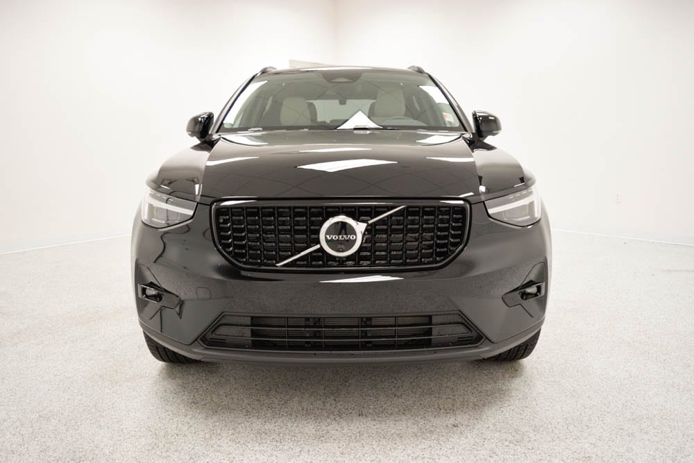 2026 Volvo XC40 Ultra - Photo 2