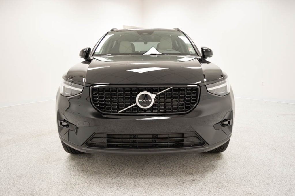 New 2026 Volvo XC40 B5 Ultra SUV