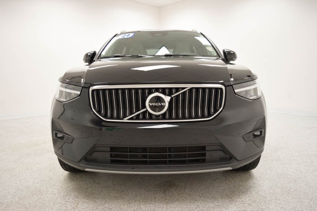 Certified 2024 Volvo XC40 B5 Plus Bright SUV