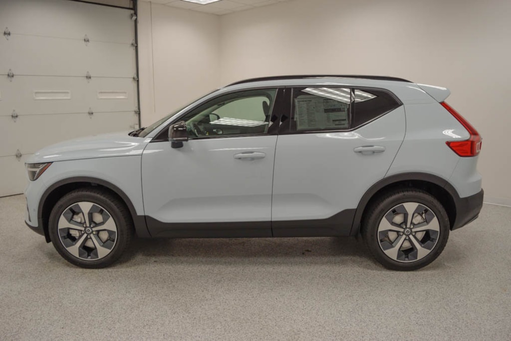 Certified 2026 Volvo XC40 B5 Plus SUV