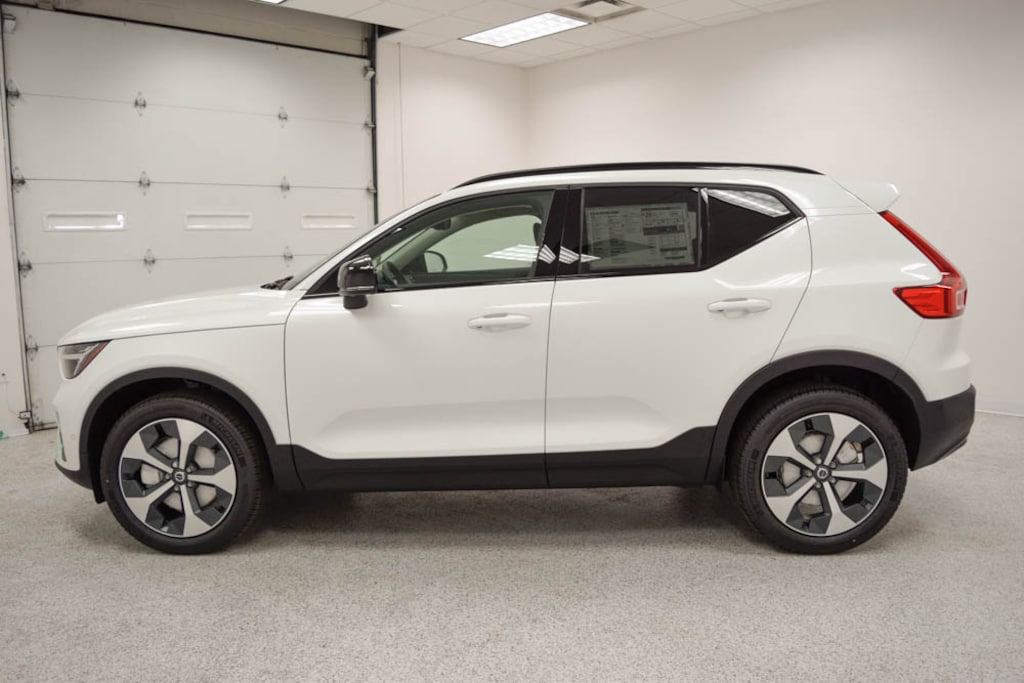 New 2026 Volvo XC40 B5 Plus SUV