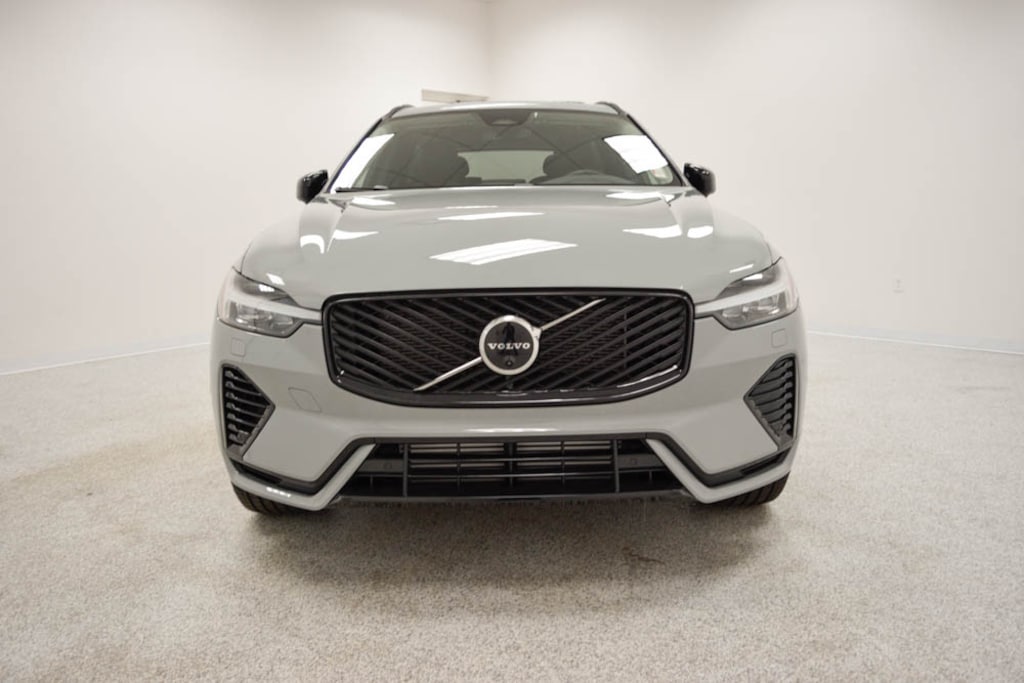 New 2026 Volvo XC60 plug-in hybrid T8 Plus SUV
