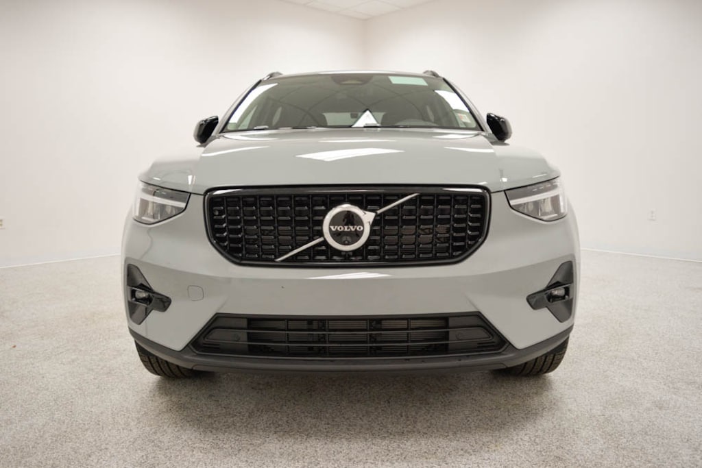 New 2026 Volvo XC40 B5 Plus SUV