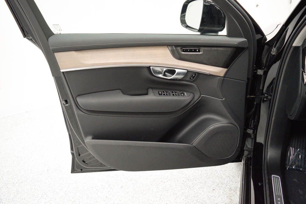 2026 Volvo XC90 Plus - Photo 8