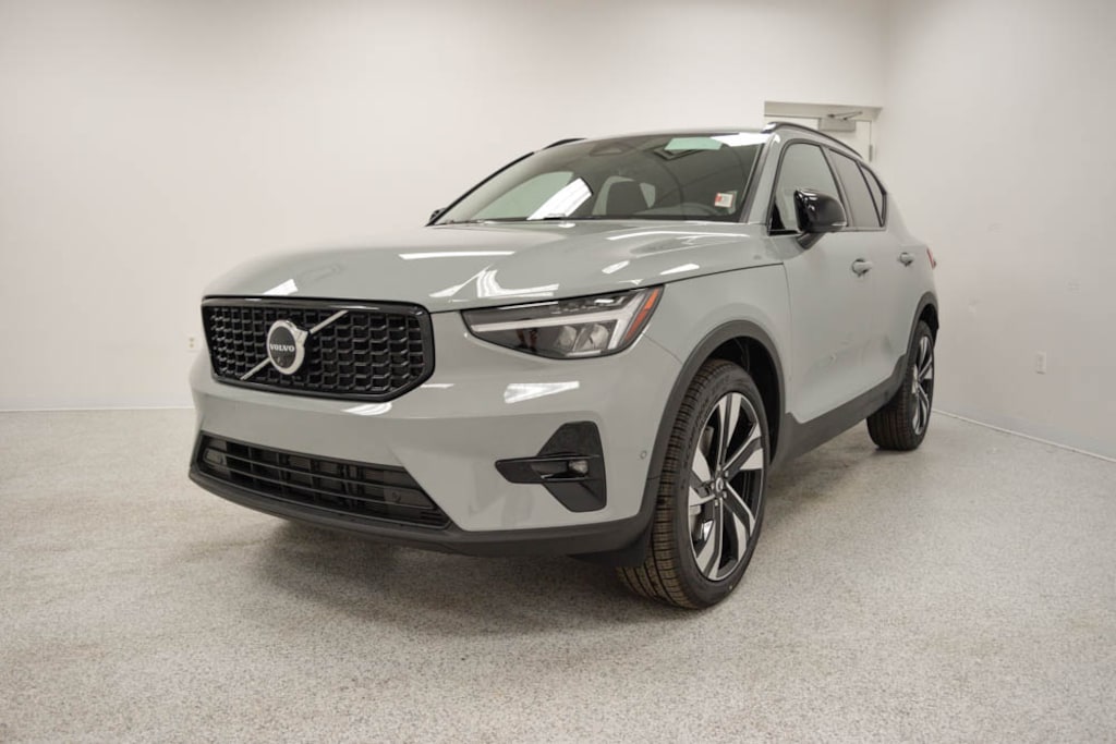 New 2026 Volvo XC40 B5 Plus SUV