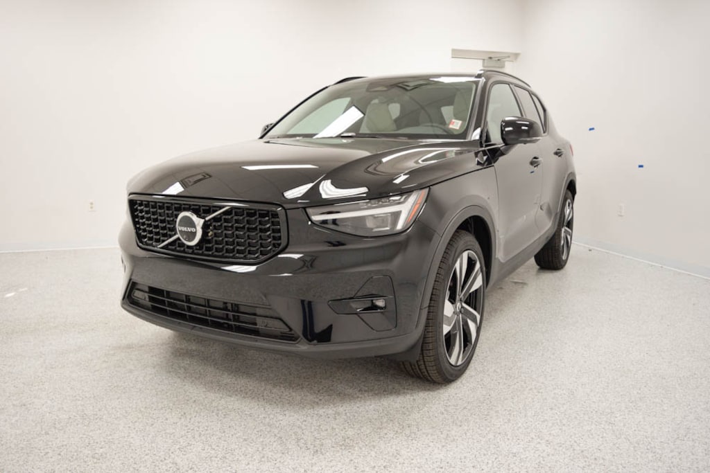 New 2026 Volvo XC40 B5 Ultra SUV