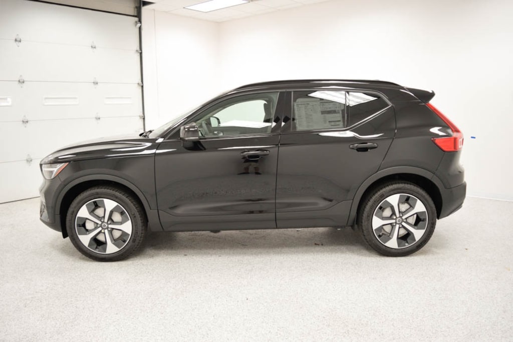 New 2026 Volvo XC40 B5 Plus SUV