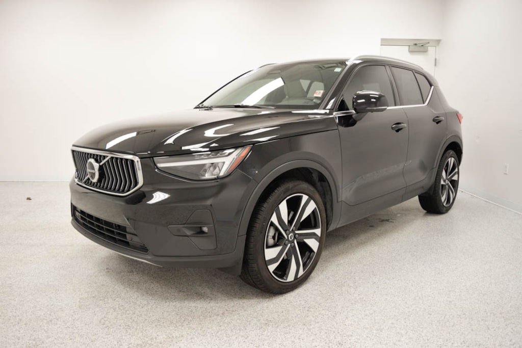 Certified 2024 Volvo XC40 B5 Plus Bright SUV