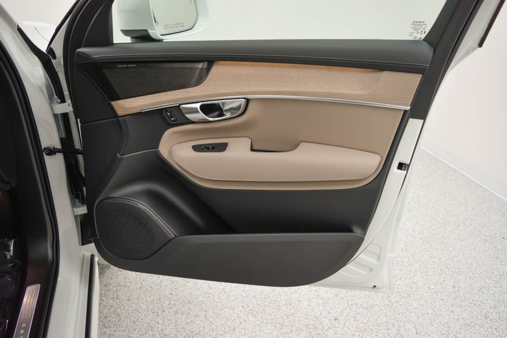 2026 Volvo XC90 Plus - Photo 20