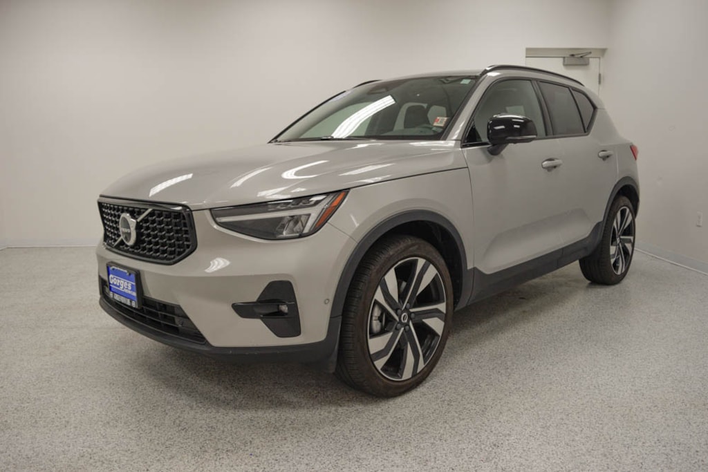 Certified 2023 Volvo XC40 B5 AWD Ultimate Dark SUV