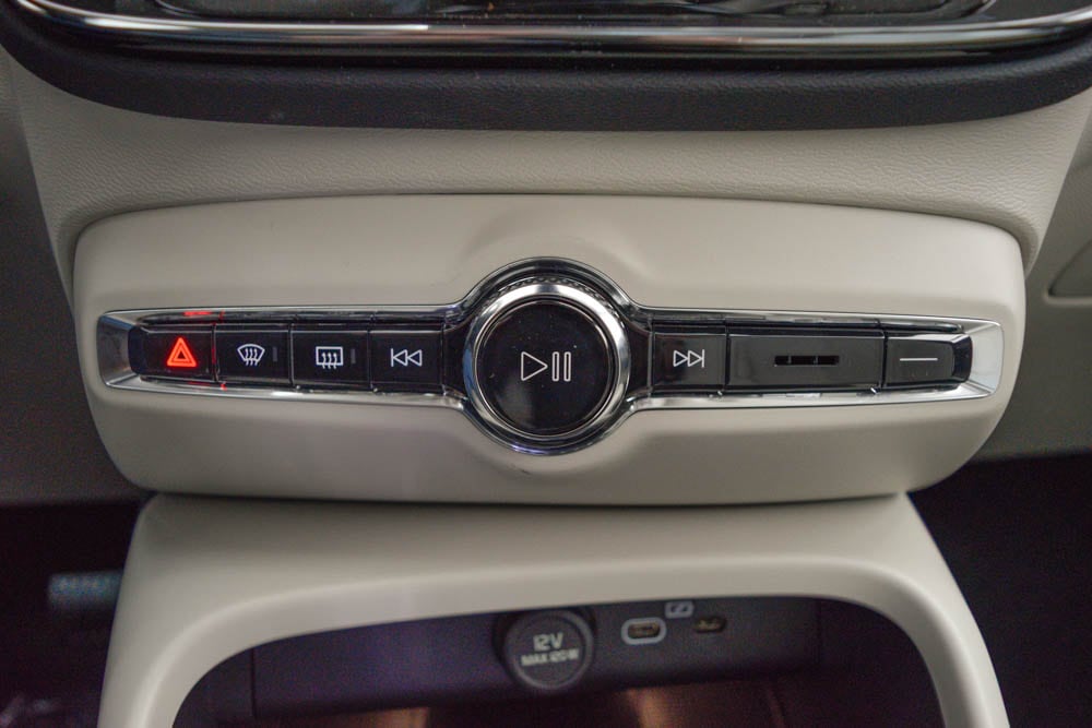 2026 Volvo XC40 Ultra - Photo 16