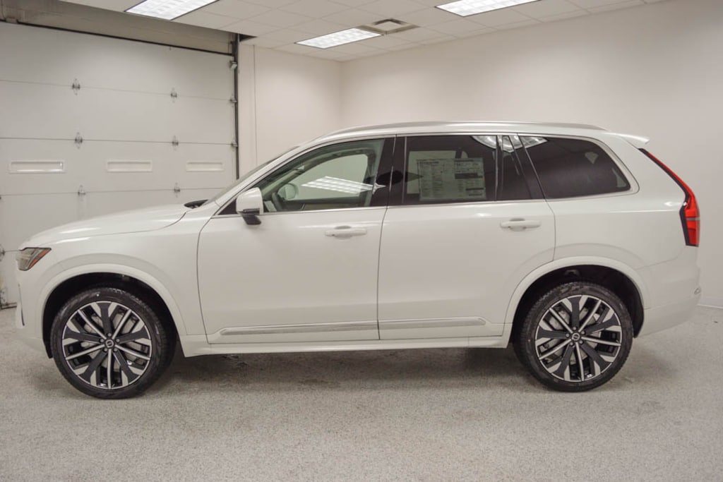 New 2026 Volvo XC90 B5 Core SUV