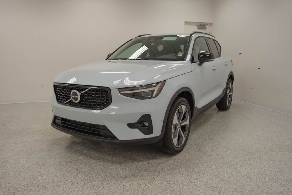 Certified 2026 Volvo XC40 B5 Plus SUV