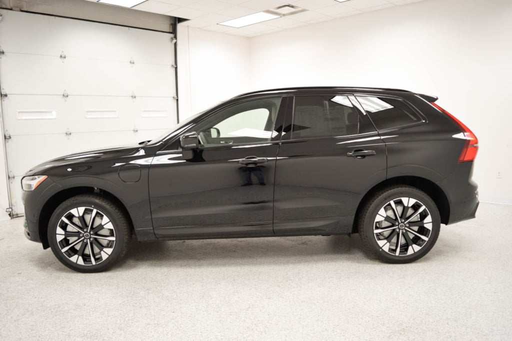 New 2026 Volvo XC60 plug-in hybrid T8 Plus SUV