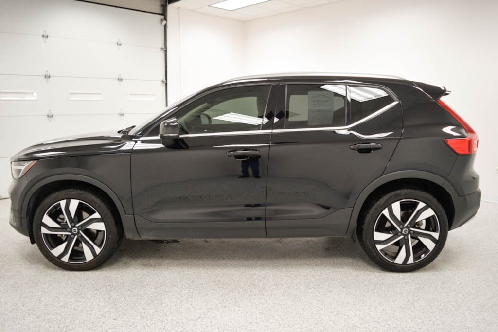 Certified 2024 Volvo XC40 B5 Plus Bright SUV