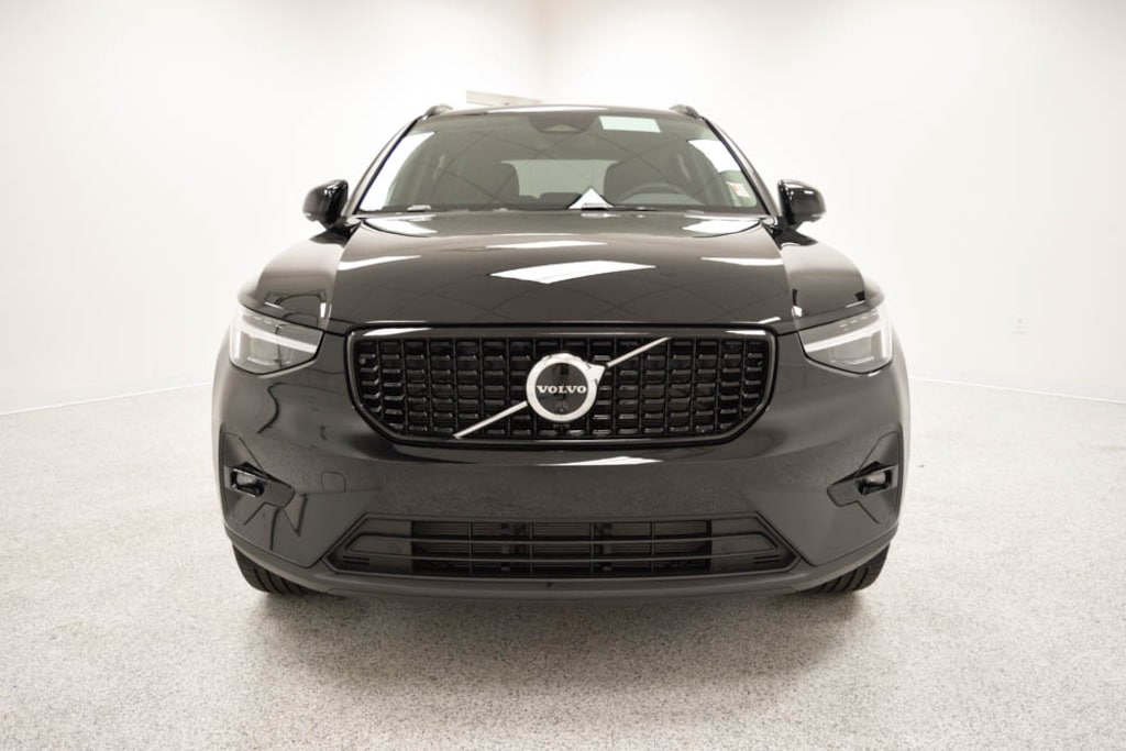 New 2026 Volvo XC40 B5 Plus SUV