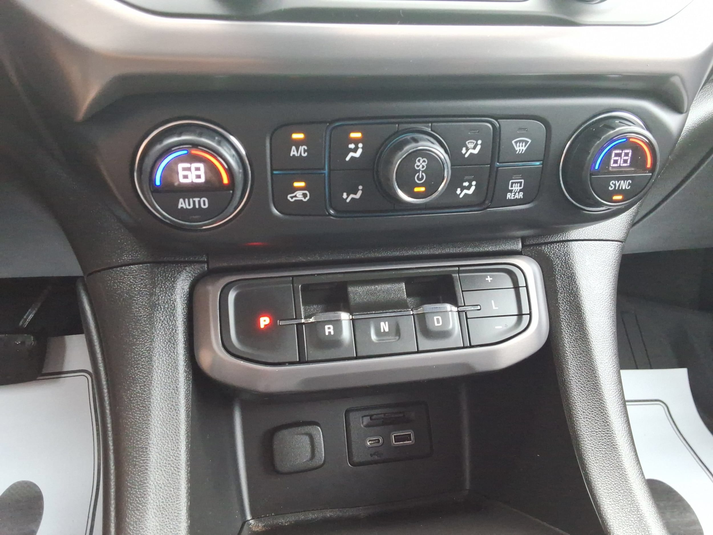 2022 GMC Acadia AT4 - Photo 17