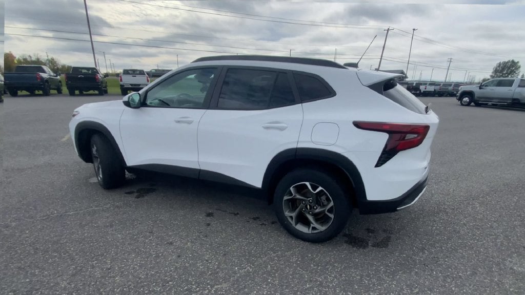 2024 Chevrolet Trax LT - Photo 6