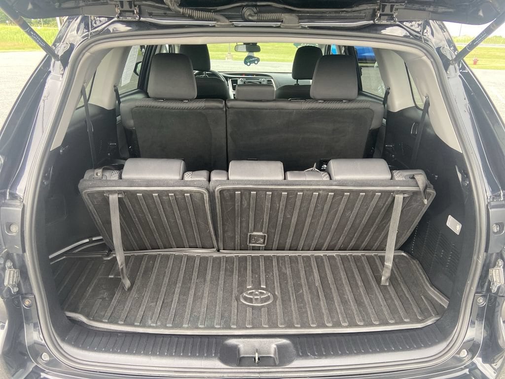 2019 Toyota Highlander LE - Photo 24
