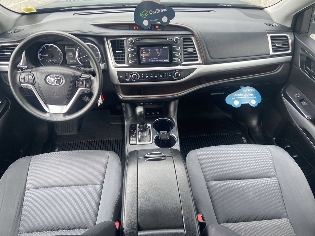 2019 Toyota Highlander LE - Photo 19