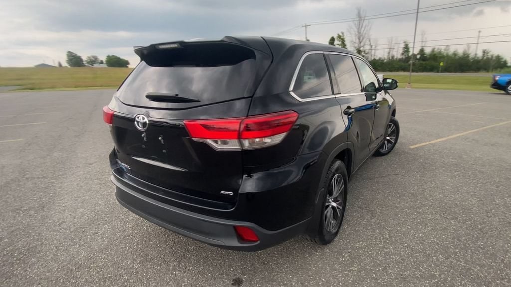 2019 Toyota Highlander LE - Photo 8