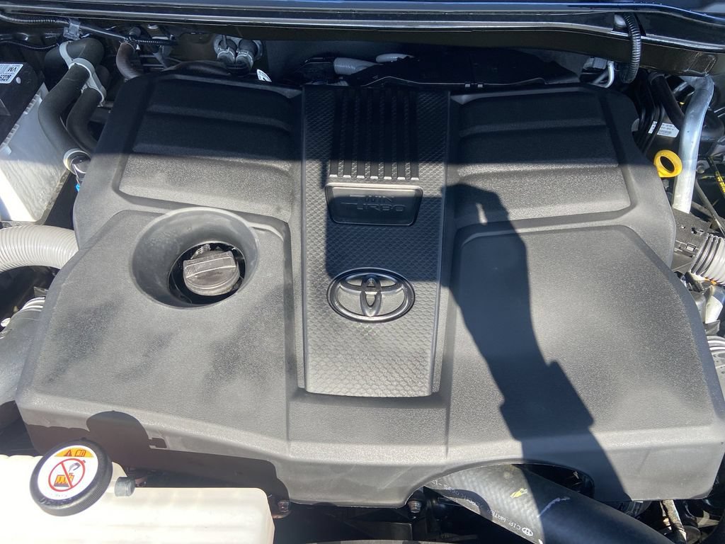2025 Toyota Tundra Limited - Photo 36