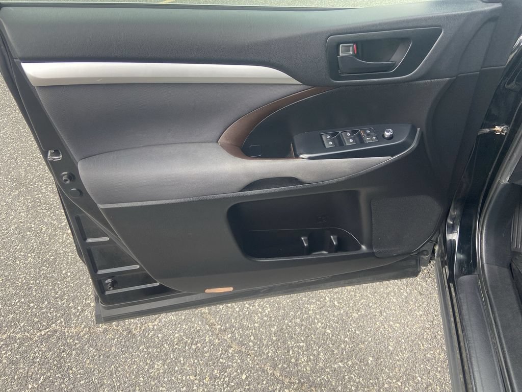 2019 Toyota Highlander LE - Photo 21