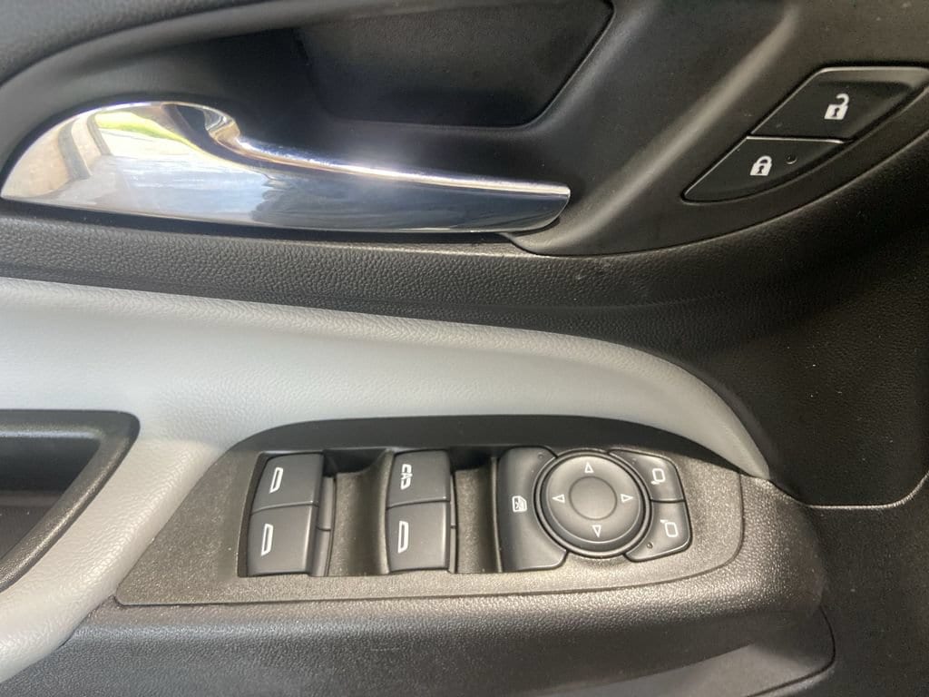 2023 Chevrolet Equinox LS - Photo 22