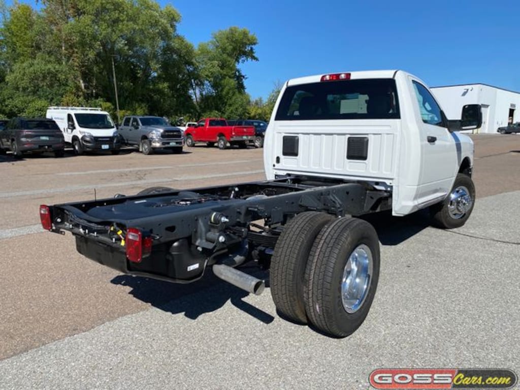 New 2026 Ram 3500 Chassis Cab TRADESMAN REGULAR 4X4 60' CA Pickup