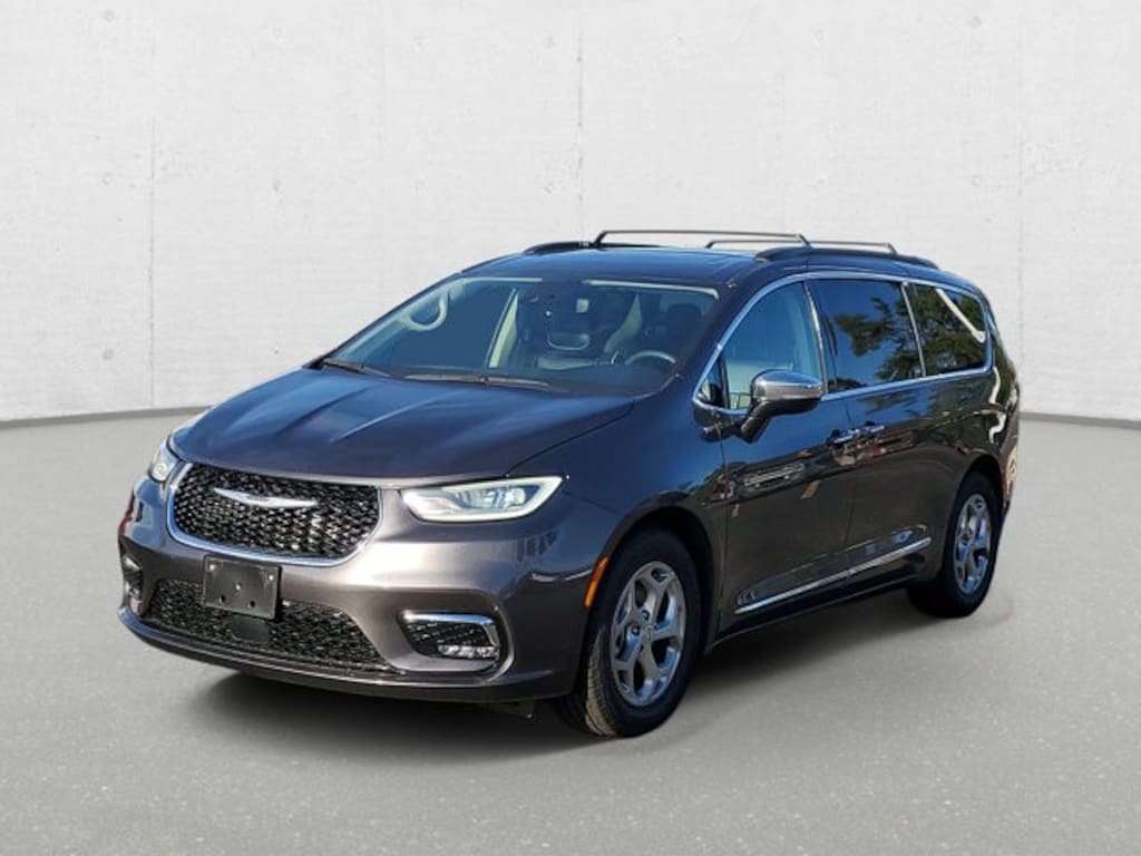 Used 2023 Chrysler Pacifica Limited